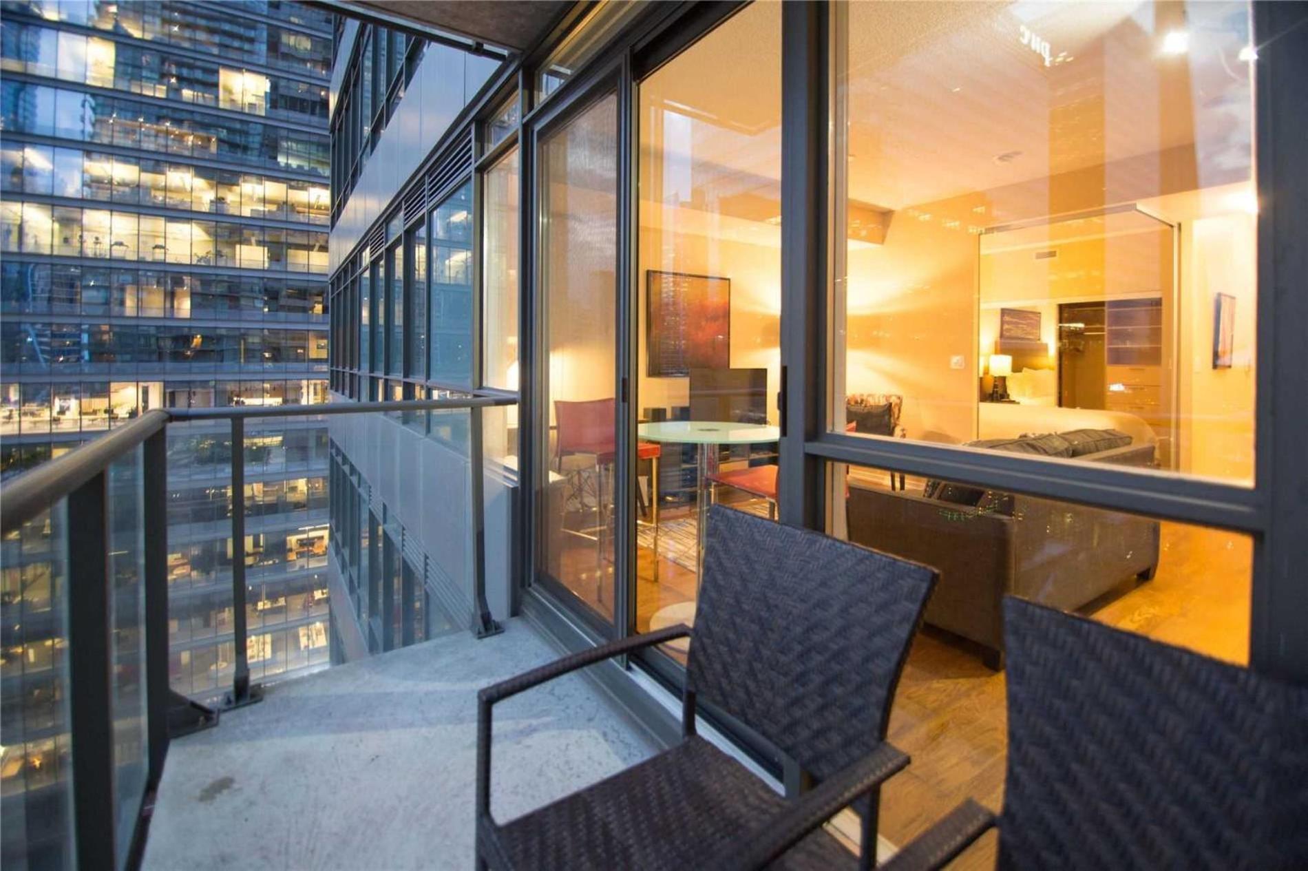 Gorgeous Condo In Downtown Near Cn Tower Toronto Exterior photo